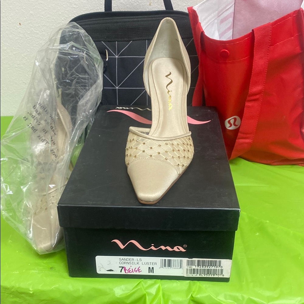 Nina Gold Heels Elegant Pointed Toe Design